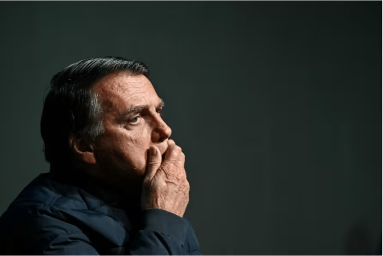 Dos 48 candidatos que usaram o sobrenome Bolsonaro nessas eleições,