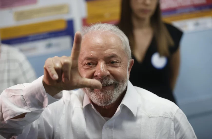 Emprego formal bate novo recorde histórico com Lula, diz Caged