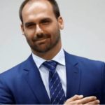 “Estou conversando com o meu pai”, diz Eduardo Bolsonaro sobre