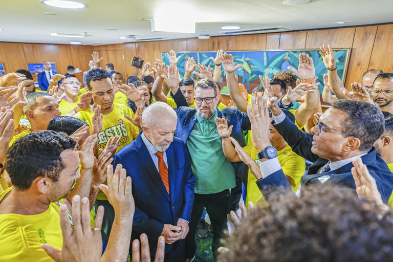 Ex-aliado de Bolsonaro, Otoni de Paula participa de sanção de