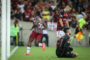 Fluminense surpreende Flamengo e vence por 2 a 0 no