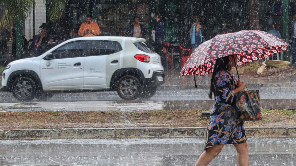 Frente fria deve trazer temporais principalmente para o Sudeste