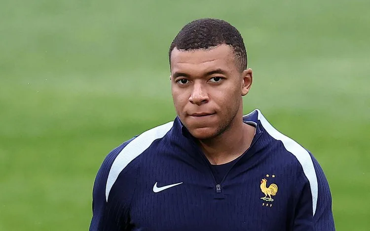 Kylian Mbappé nega acusações de agressão sexual na Suécia