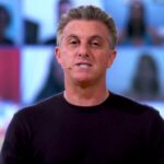 Luciano Huck resgata atração de Márcio Garcia e compra quadro