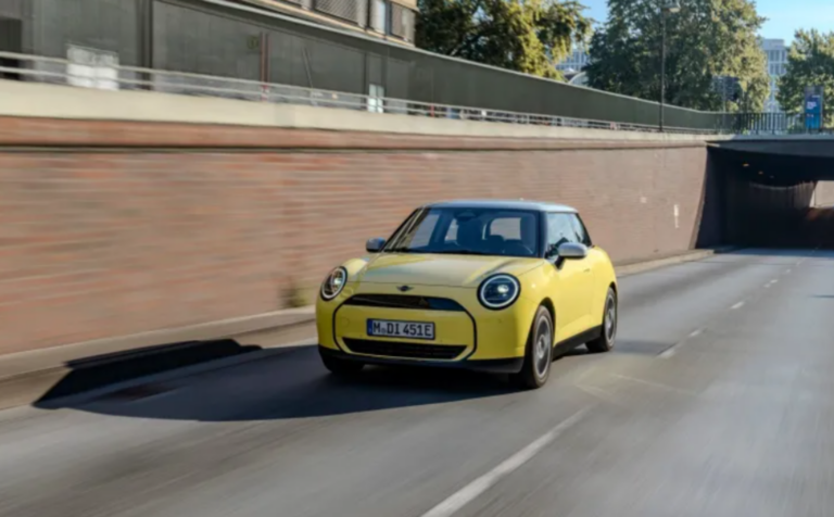 Mini Cooper elétrico já está à venda no Brasil; saiba