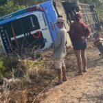 Ônibus tomba e mata duas pessoas na MA-034