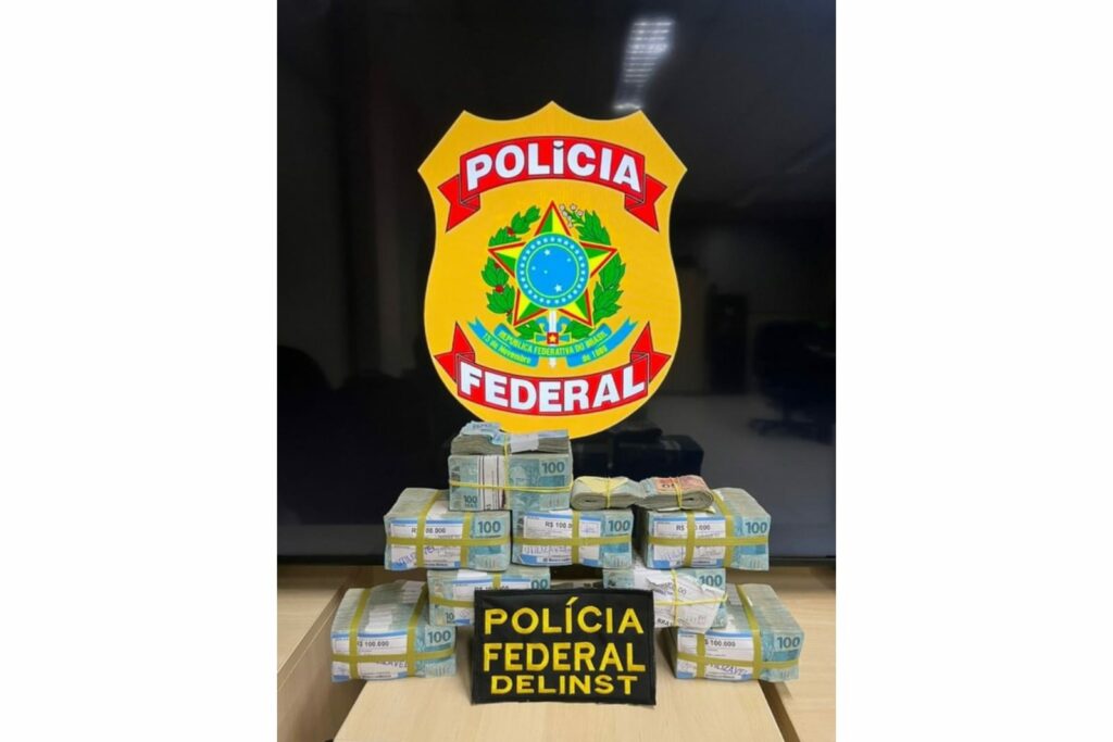 PF apreende mais de R$ 830 mil destinados a compras