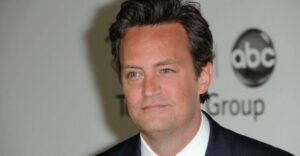 Perfil oficial de Friends presta homenagem a Matthew Perry um