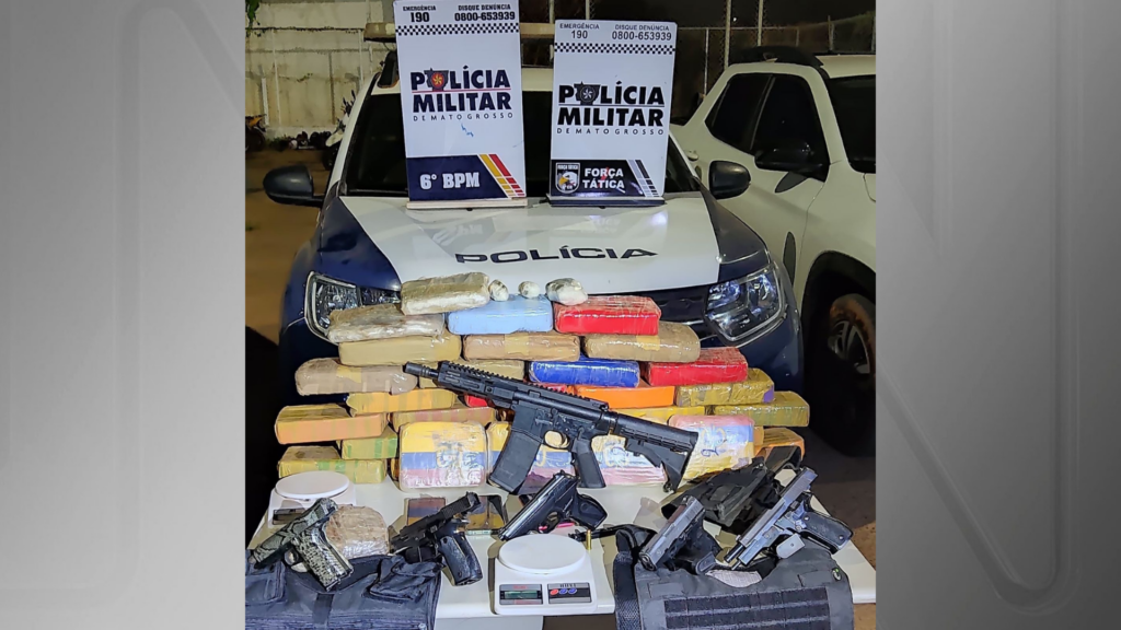 Polícia apreende fuzil, seis pistolas, dois coletes e 34 tabletes