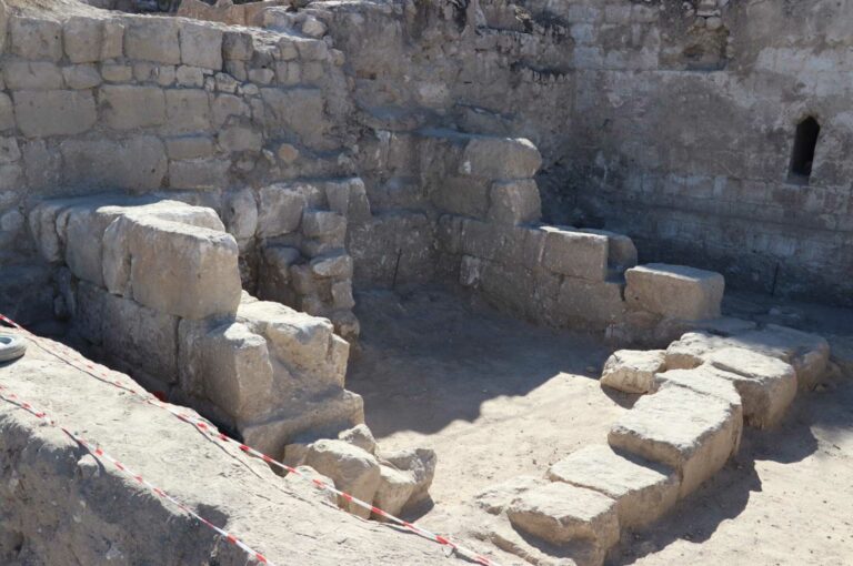 Ruínas de forte romano de 1.600 anos são encontradas na