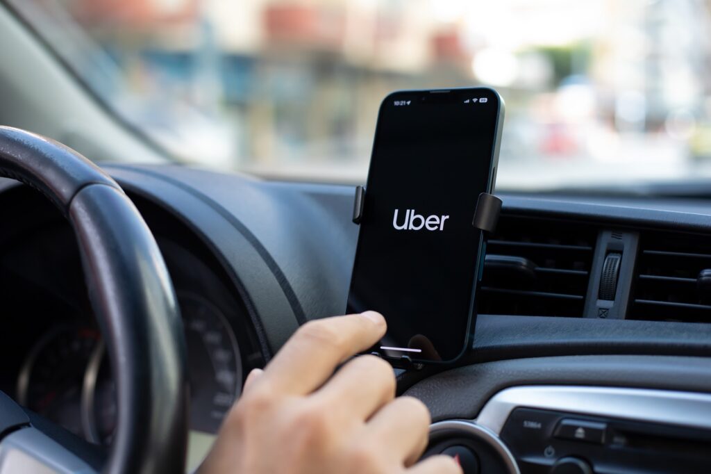 Uber anuncia assistente de IA para motoristas