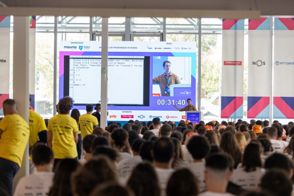 Universidade portuguesa bate recorde de aula de programação com mais