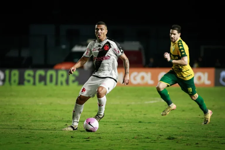 Vasco vence Cuiabá e mantém sonho de Libertadores vivo