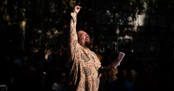 “A minha música é cada vez mais desempoeirada, direta e