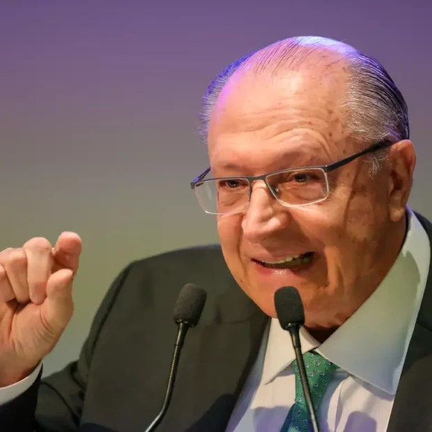 Alckmin afirma que é a favor do fim da reeleição,