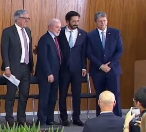 Aliados de Bolsonaro, Tarcísio e Nunes participam de evento com