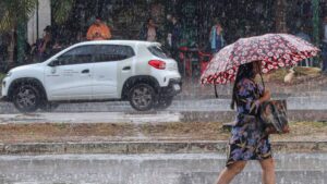 Após calorão, tempo vira e há risco de temporais neste