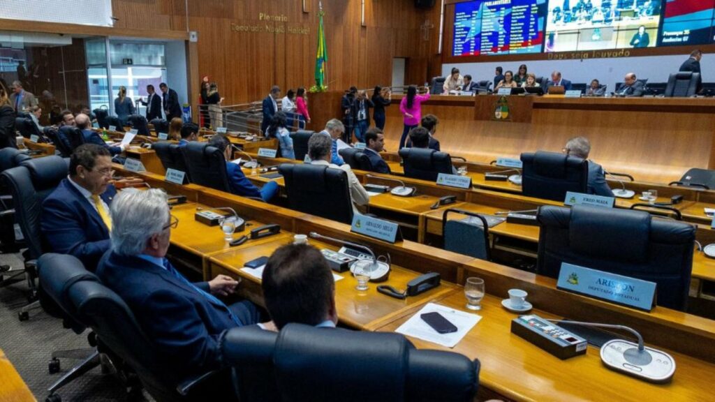 Assembleia anula eleição antecipada de Iracema Vale