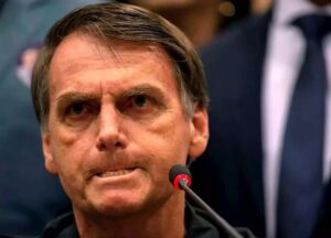 Bolsonaro avisa que vai solicitar a Moraes permissão para comparecer