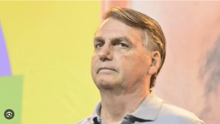 Bolsonaro nega envolvimento em golpe, alega perseguição e diz que