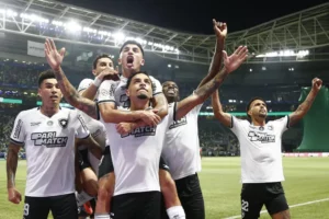 Botafogo vence Palmeiras e se aproxima do título do Brasileirão