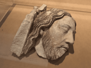 Cabeça de Jesus Cristo é encontrada na catedral de Notre-Dame