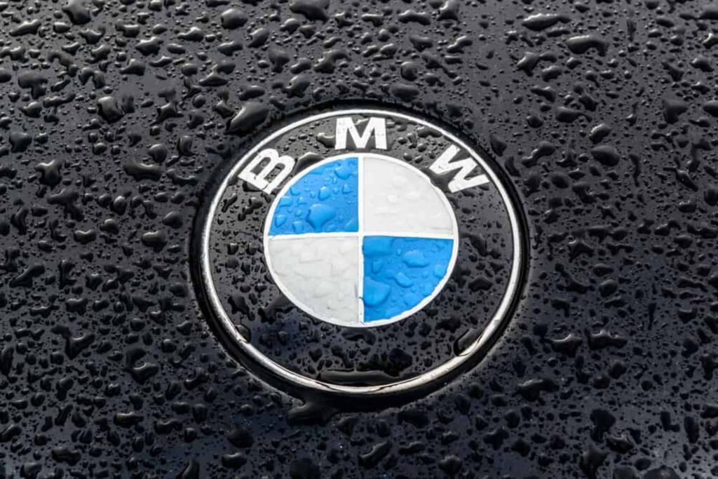 Carros da BMW estão saindo da linha de montagem sozinhos;