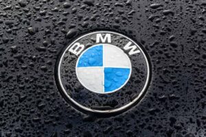 Carros da BMW estão saindo da linha de montagem sozinhos;