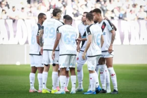 Corinthians vence Vasco por 3 a 1 e complica time