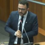 Deputado oferece R$ 50 mil pela captura de criminosos que