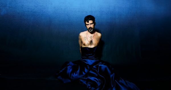 Desenhos e poemas de Devendra Banhart em exposição inédita em