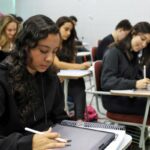 Enem: cursos populares são oportunidade para alunos de baixa renda