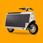 Esta scooter elétrica é abastecida por painéis solares; conheça