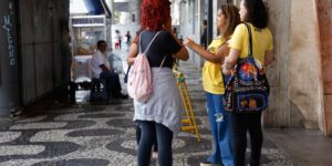 Estudantes começam a entrar nos locais de prova do Enem