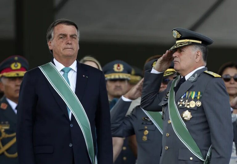 Ex-comandantes do Exército e da Aeronáutica confirmaram que Bolsonaro apresentou