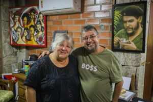 Filha de Che Guevara visita Maricá e é recebida por