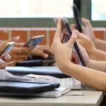 Fim de celulares em escolas: SP aprova projeto, que vai