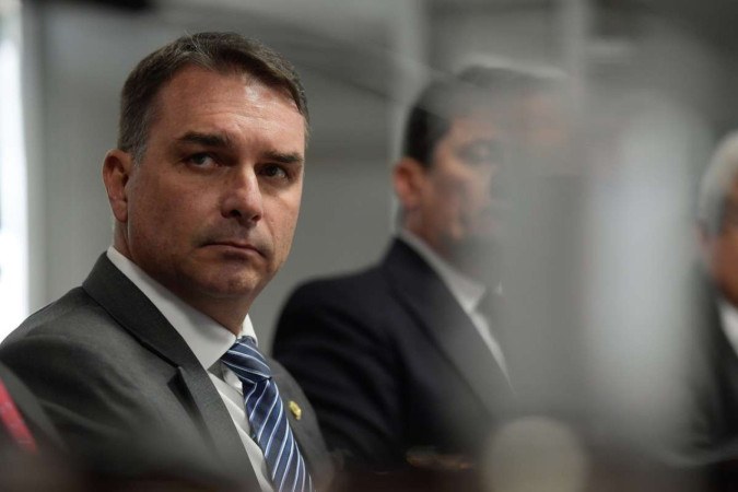 Flávio Bolsonaro fala sobre prisão de suspeitos de planejar a