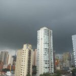 Frente fria chega nesta quinta-feira e potencializa tempestades em São