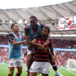 Gabigol brilha, marca dois gols, e Flamengo vence Atlético-MG na