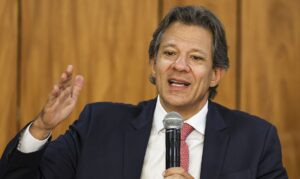 Haddad confirma isenção de IR para quem recebe até R$