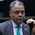 Isolado, Antonio Brito mantém candidatura à presidência da Câmara