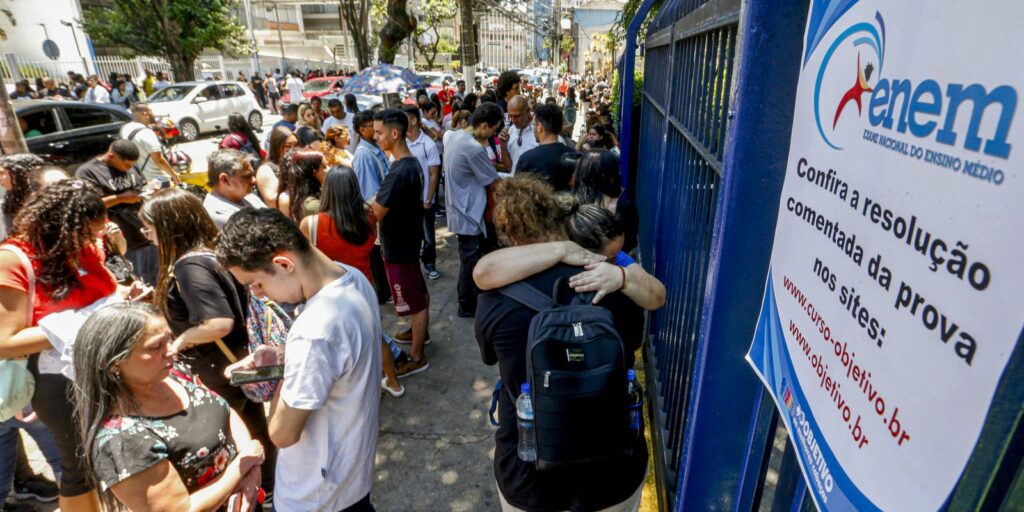 Mais de 4,3 milhões de candidatos participam hoje do Enem