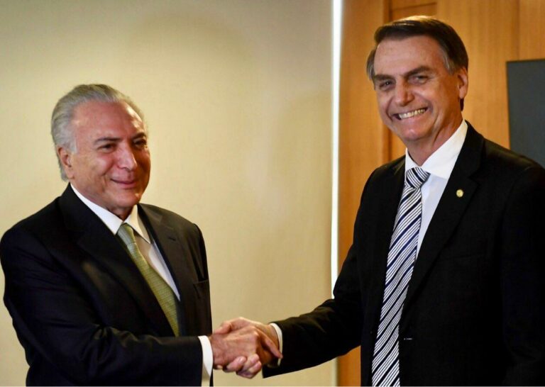 Na intenção de recuperar seu passaporte, Bolsonaro apela para Michel