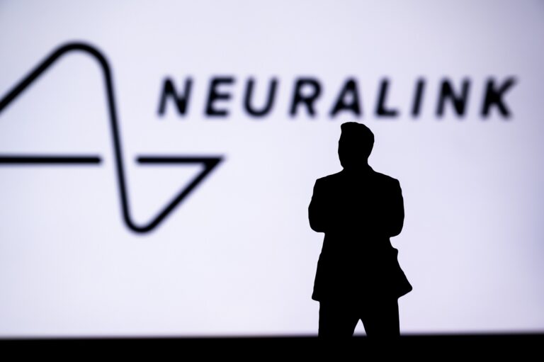 Neuralink: Elon Musk sugere chips cerebrais para alívio de dores