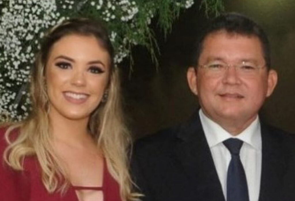 Pai e filha são presos por lavagem de dinheiro e