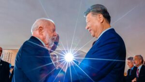 Presidente da China dá pedaço da Lua para Lula em