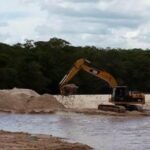 Rio Munim sofre com a retirada ilegal de areia