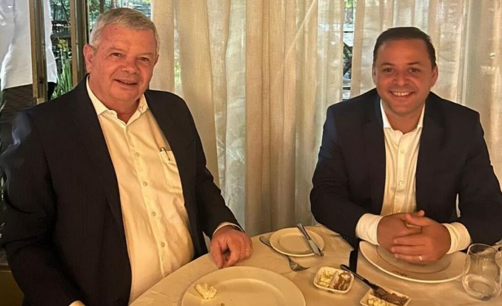 Rodrigo se reúne com Axel para discutir sobre a transição