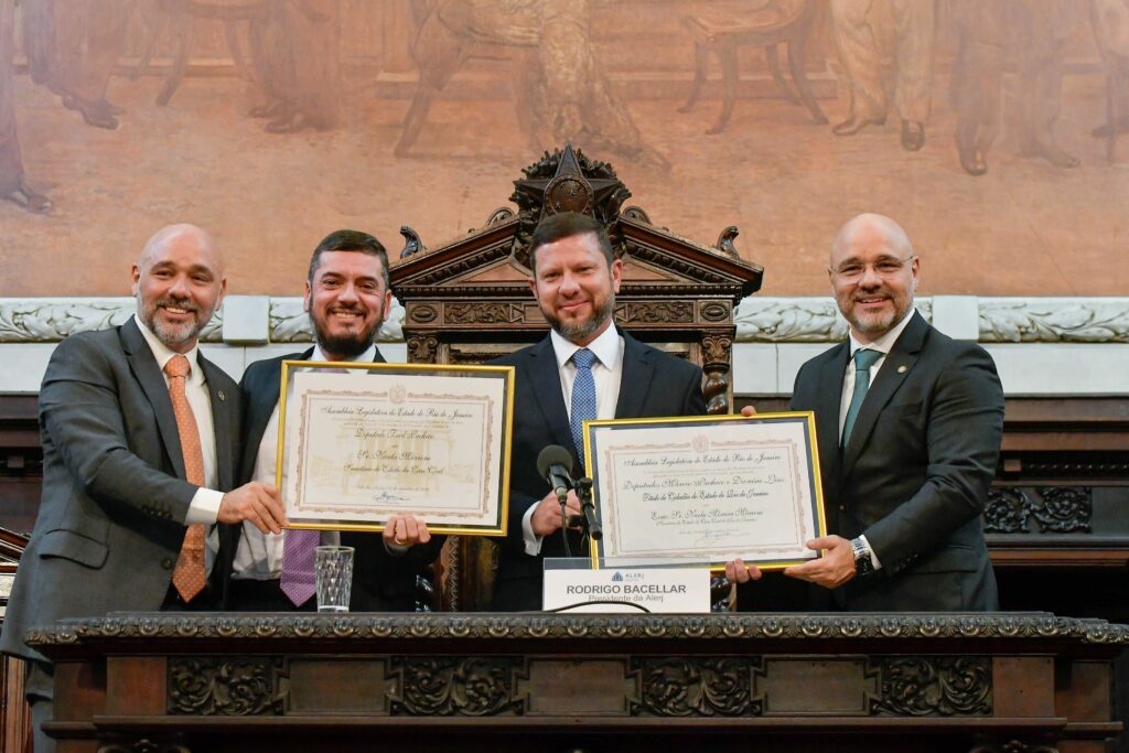 Secretário da Casa Civil do RJ recebe homenagem da Alerj